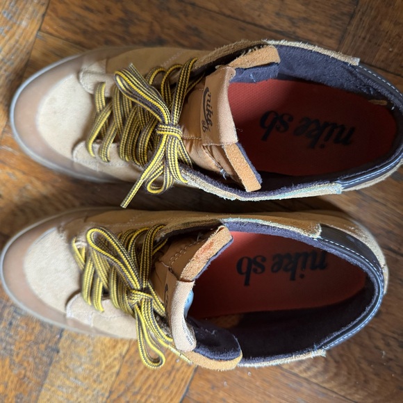 Nike - Picture 3 of 6